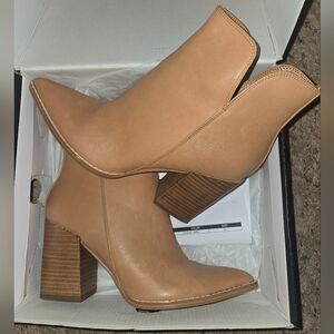 Nine West "Birds" Tan Heeled Leather Boots 7